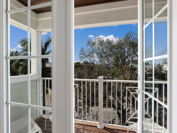Six Bedroom Luxury Vacation Rental Anna Maria with Pool